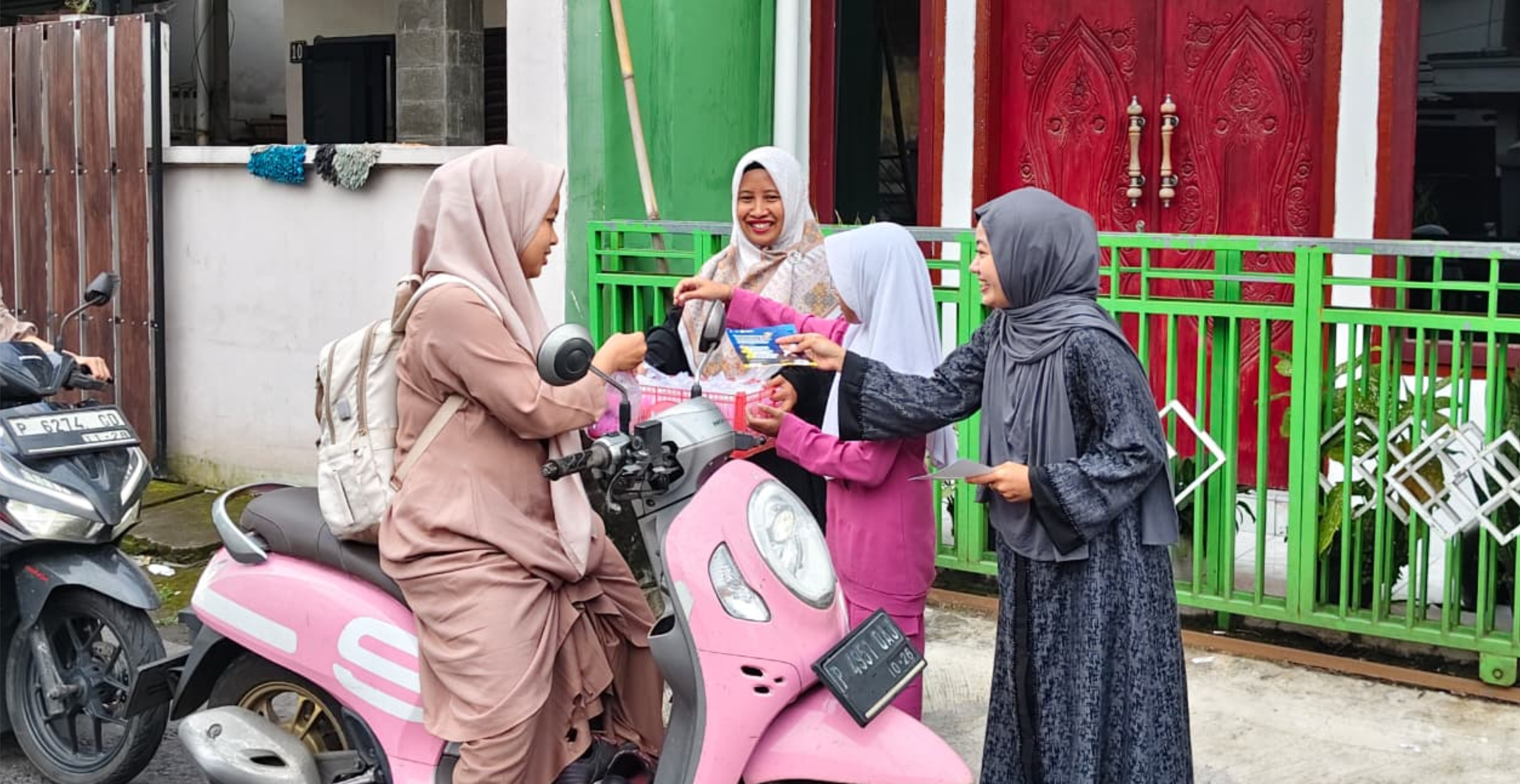 Ramadhan Penuh Makna: S2 Ekonomi Syariah UIN KHAS Jember Gelar Bagi Takjil dan Sosialisasi Prodi