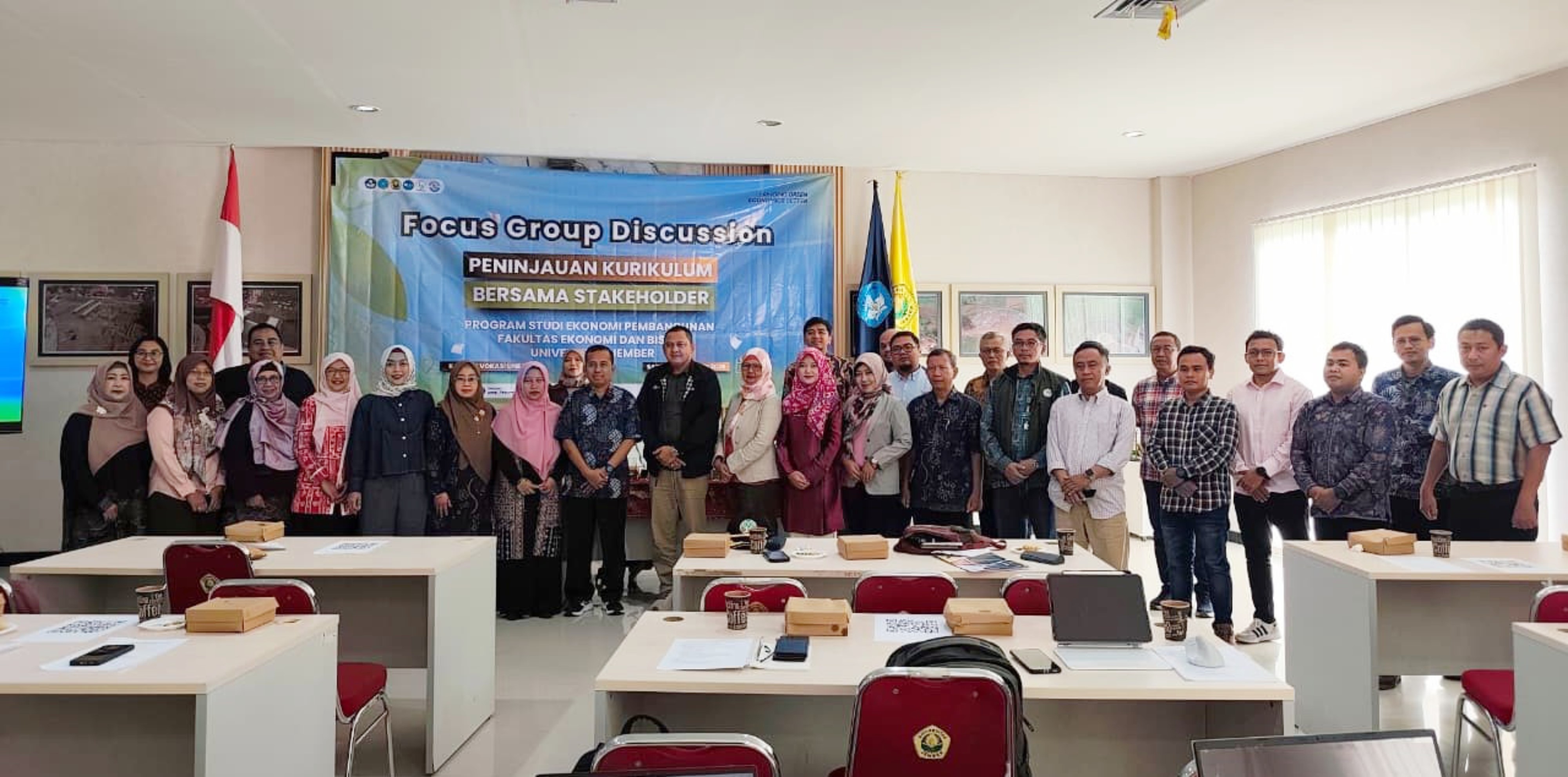 Kaprodi S2 Ekonomi Syariah UIN KHAS Jember Ikuti FGD Peninjauan Kurikulum FEB UNEJ
